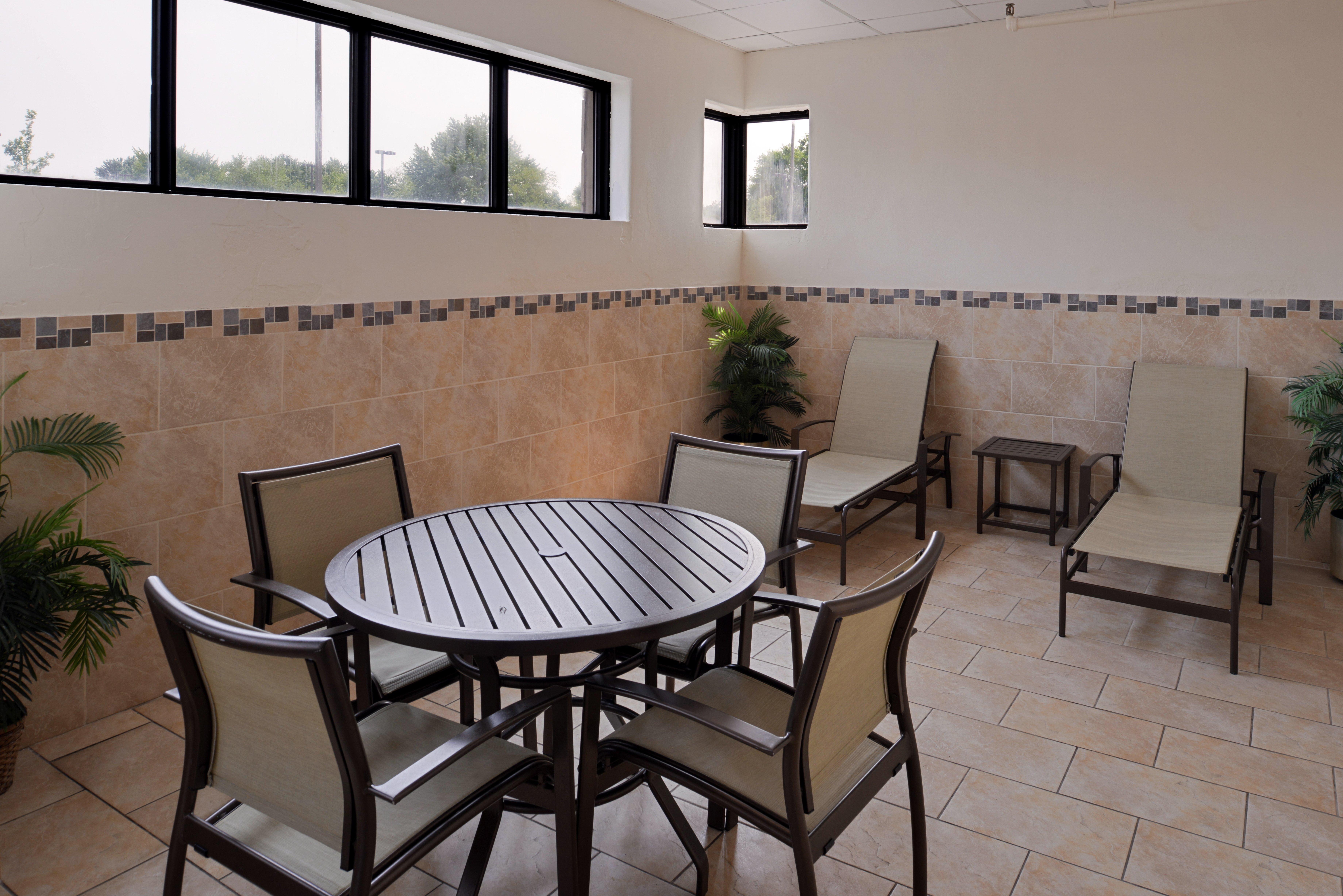 Holiday Inn Express Crestwood By Ihg מראה חיצוני תמונה
