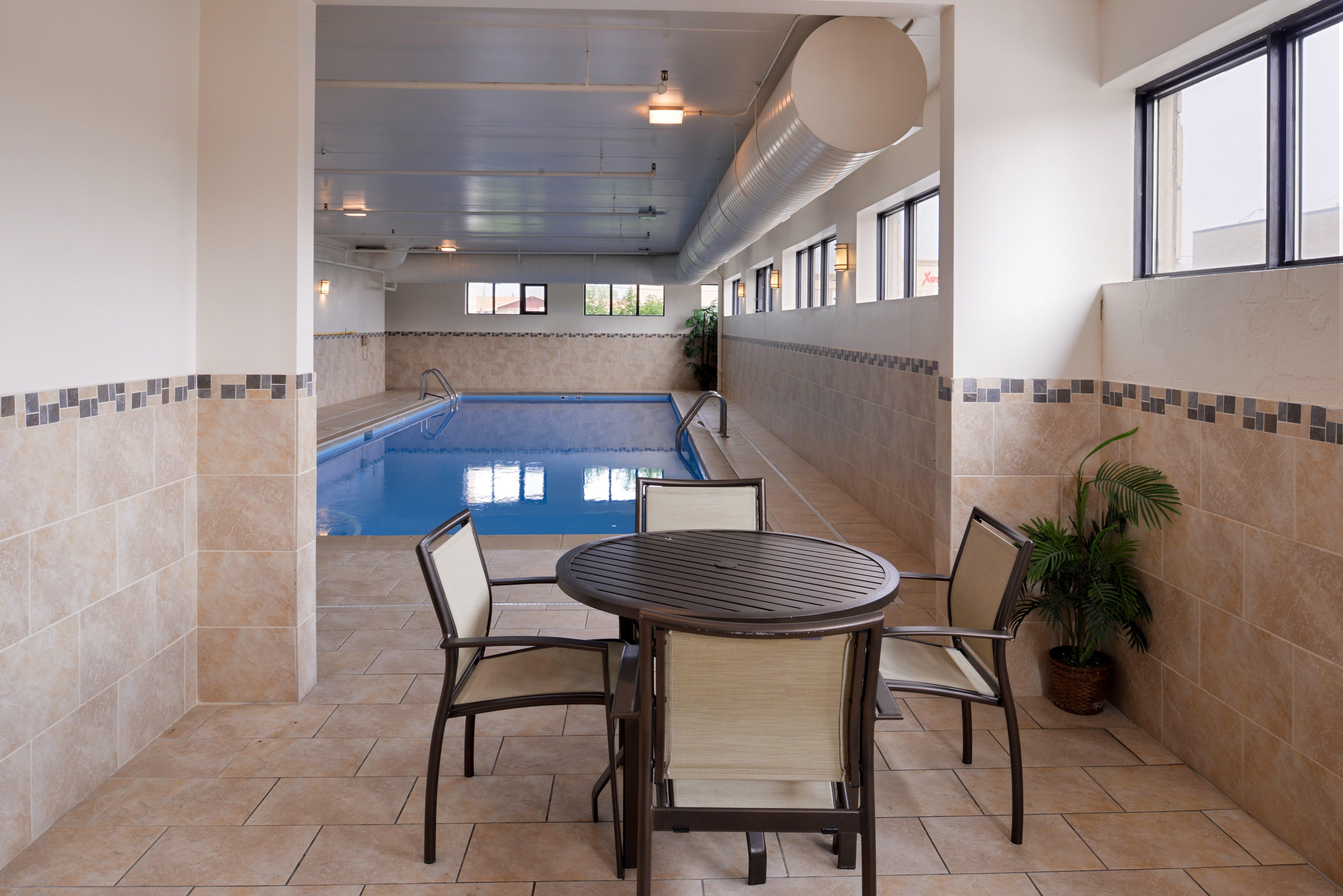 Holiday Inn Express Crestwood By Ihg מראה חיצוני תמונה
