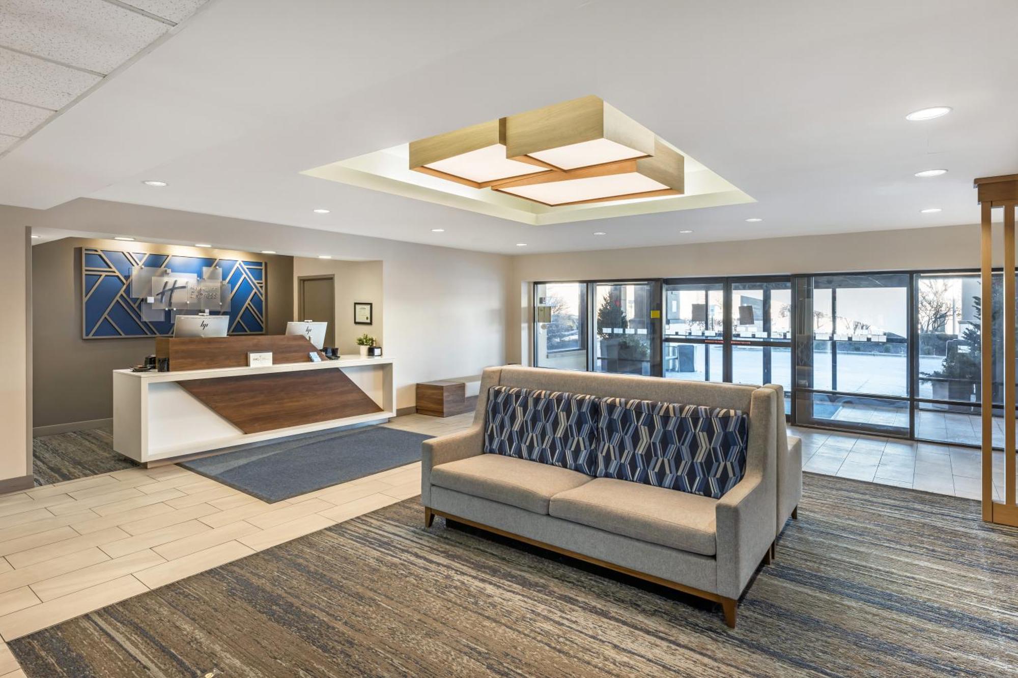 Holiday Inn Express Crestwood By Ihg מראה חיצוני תמונה