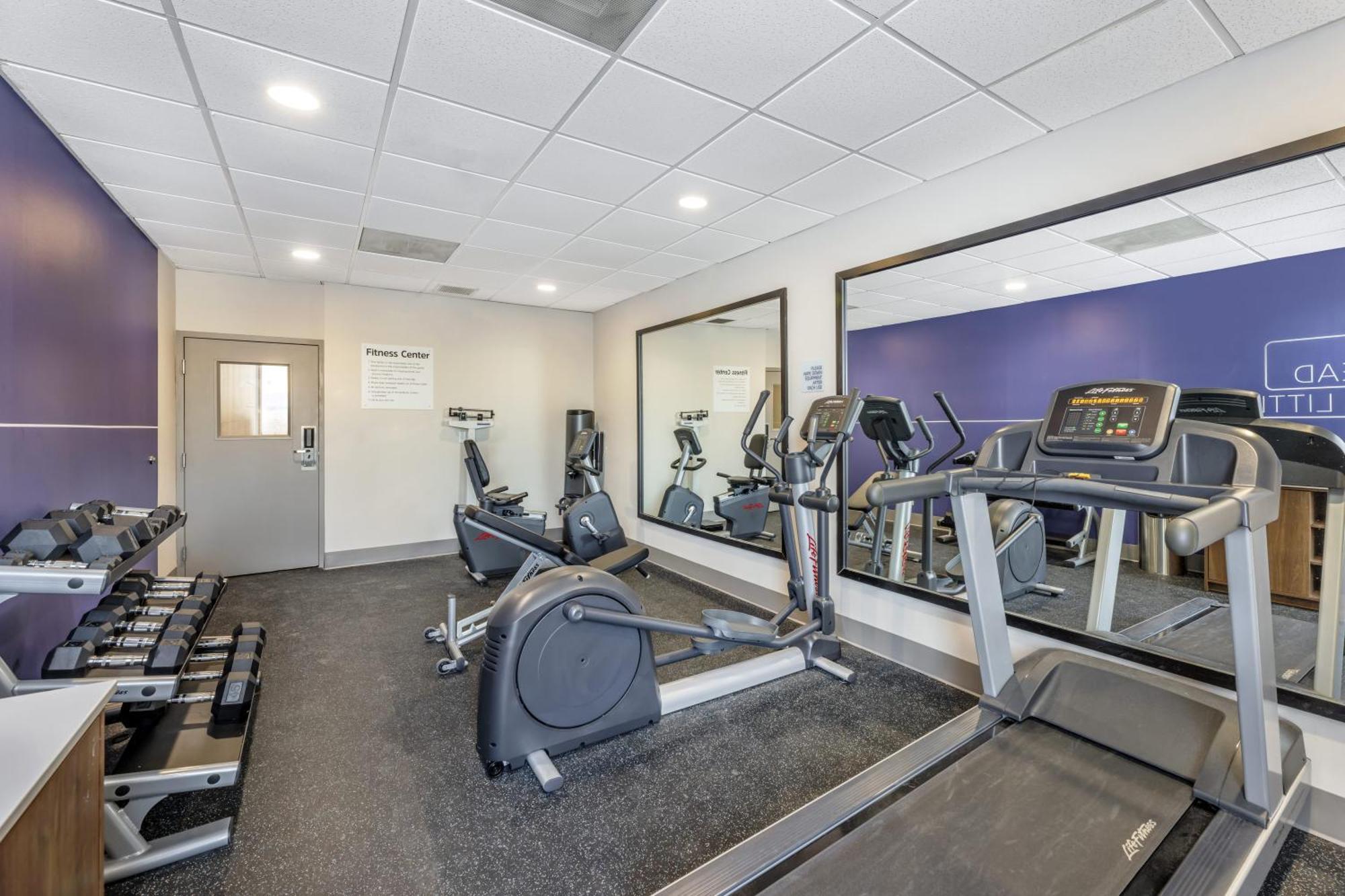 Holiday Inn Express Crestwood By Ihg מראה חיצוני תמונה