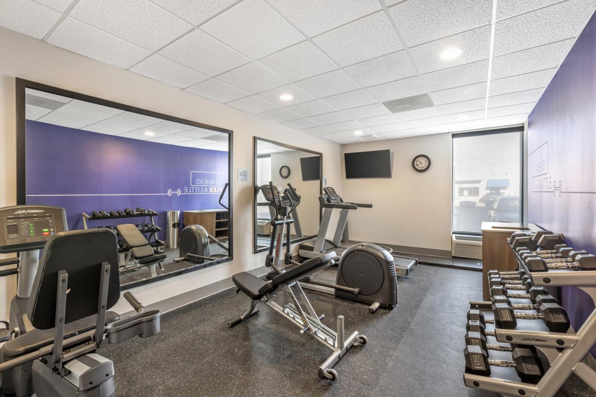Holiday Inn Express Crestwood By Ihg מראה חיצוני תמונה