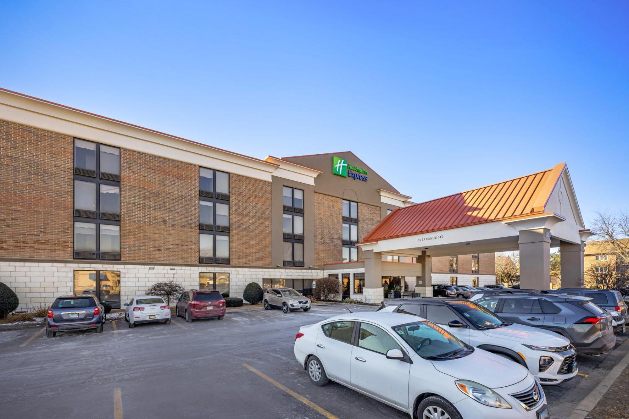 Holiday Inn Express Crestwood By Ihg מראה חיצוני תמונה