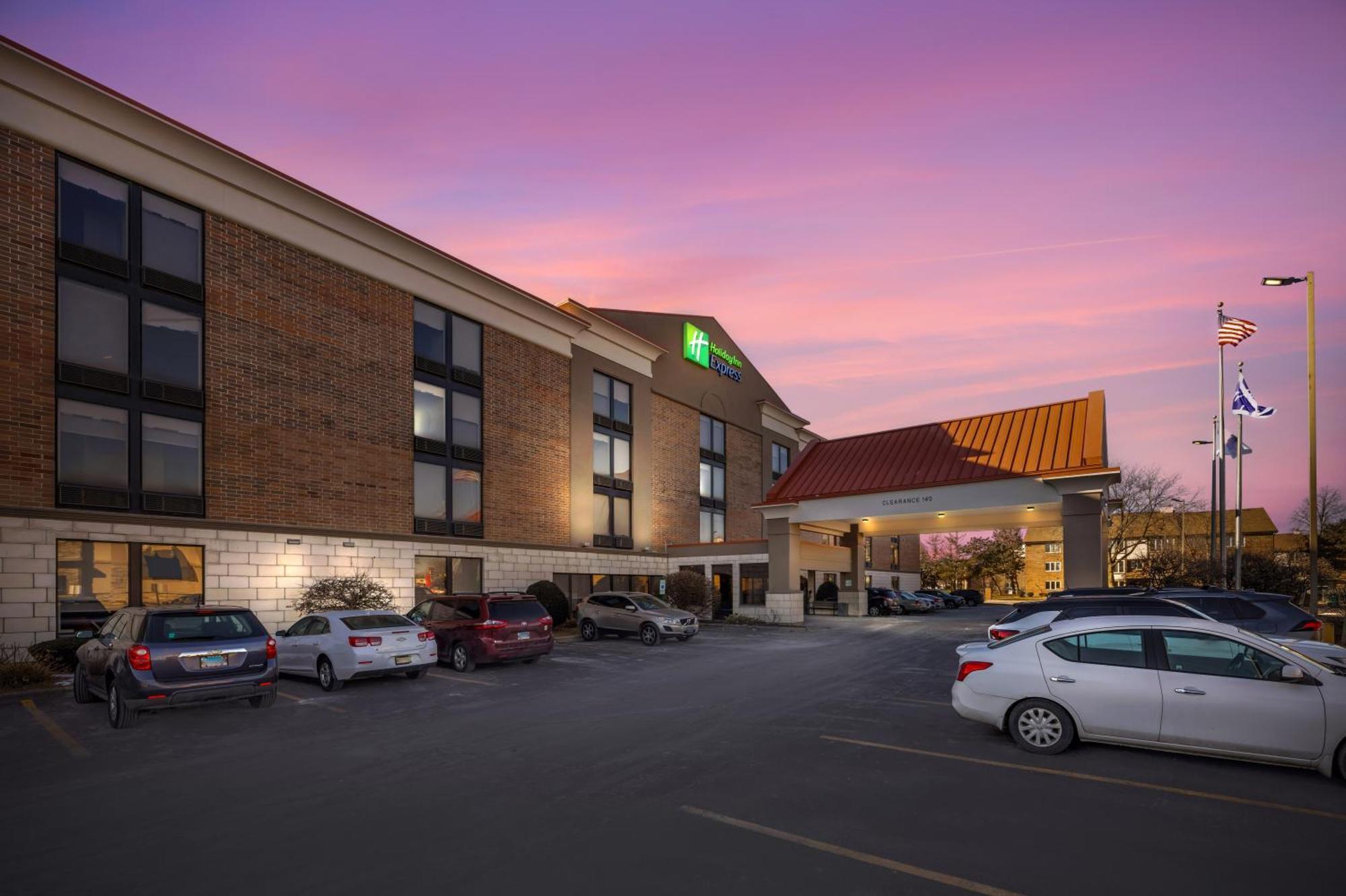 Holiday Inn Express Crestwood By Ihg מראה חיצוני תמונה