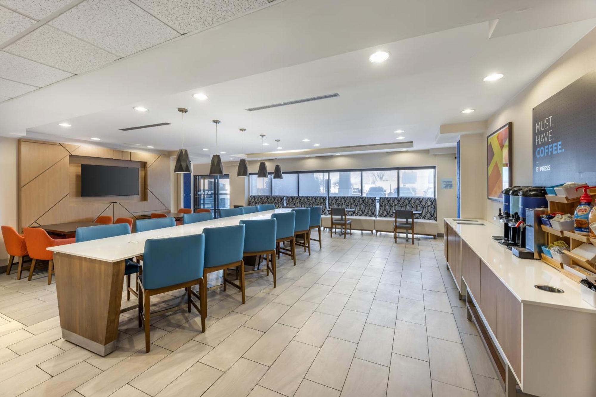 Holiday Inn Express Crestwood By Ihg מראה חיצוני תמונה