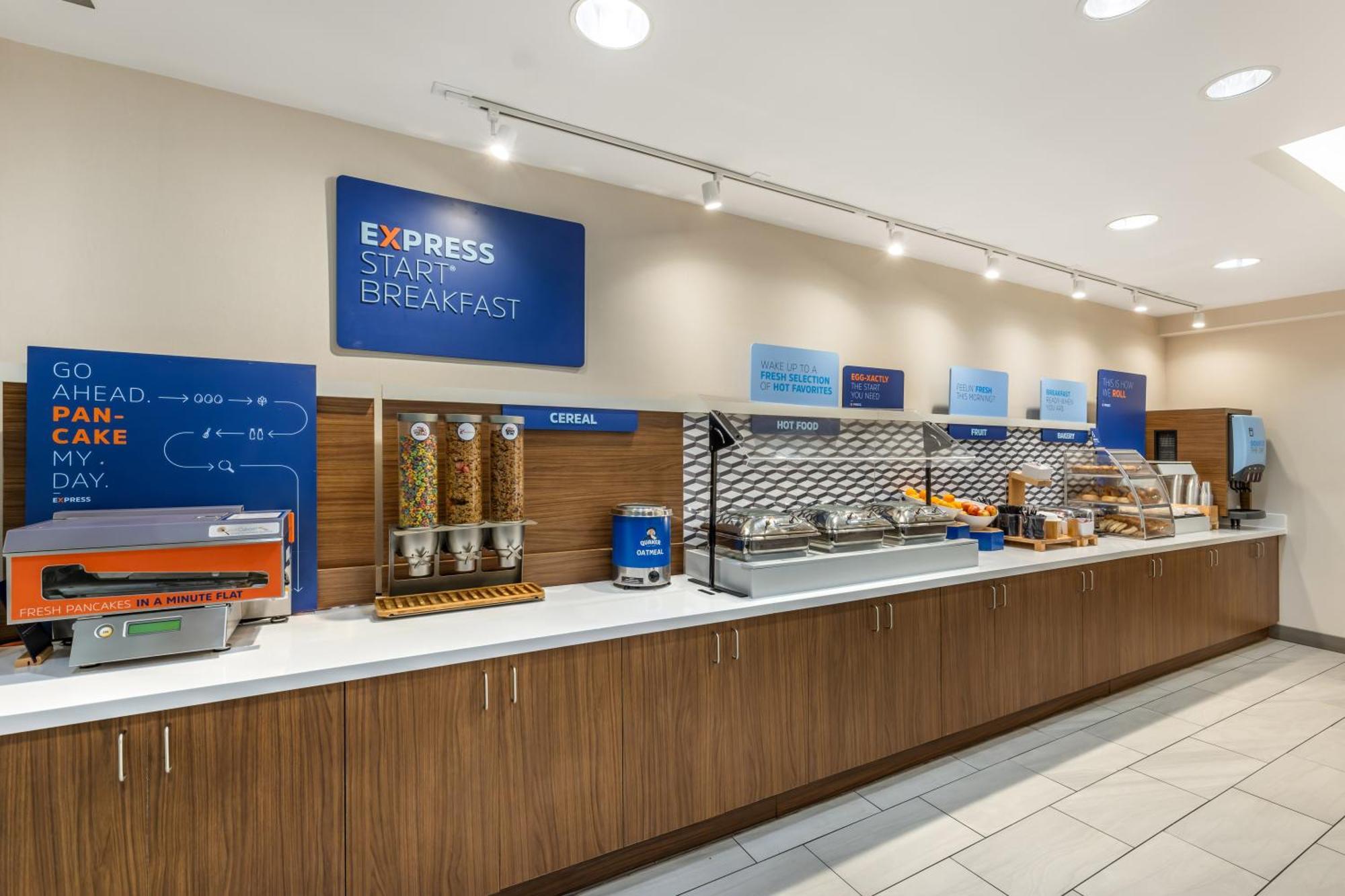 Holiday Inn Express Crestwood By Ihg מראה חיצוני תמונה