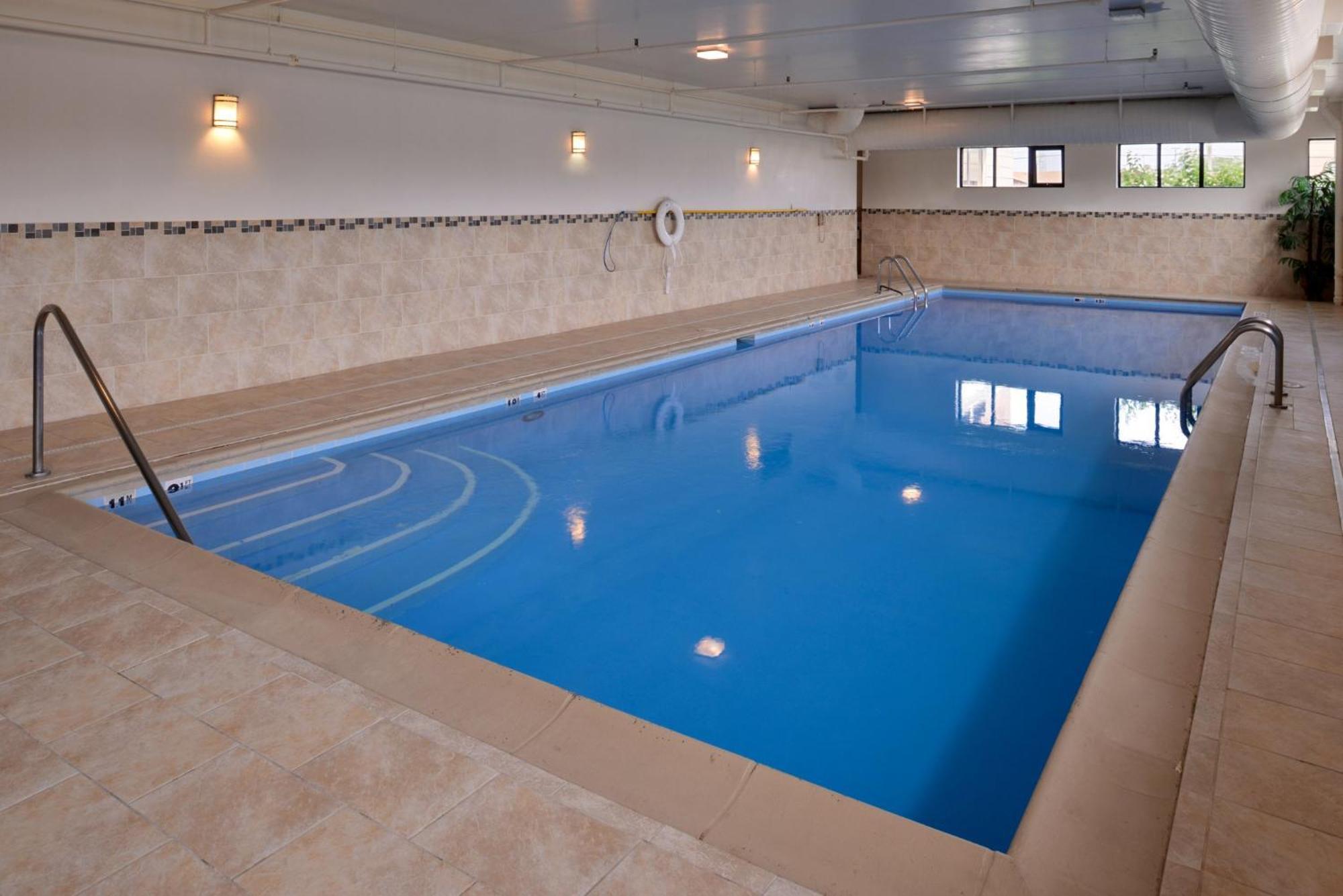 Holiday Inn Express Crestwood By Ihg מראה חיצוני תמונה