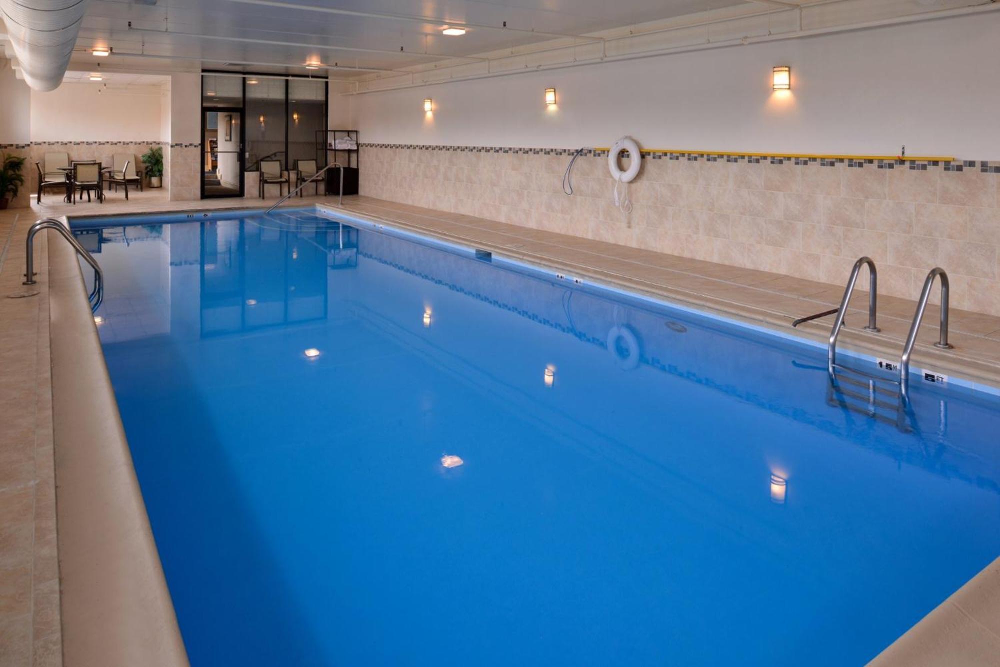 Holiday Inn Express Crestwood By Ihg מראה חיצוני תמונה