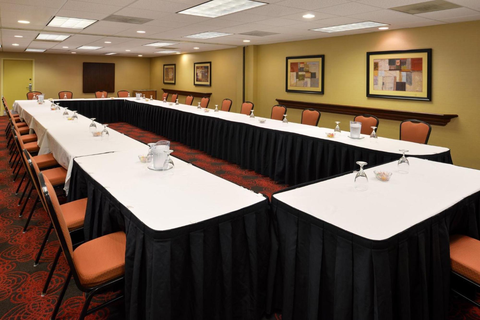 Holiday Inn Express Crestwood By Ihg מראה חיצוני תמונה