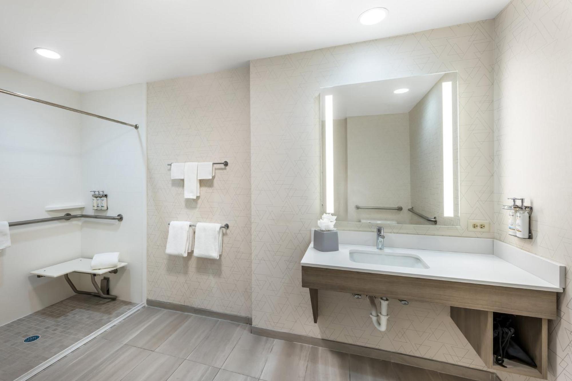 Holiday Inn Express Crestwood By Ihg מראה חיצוני תמונה