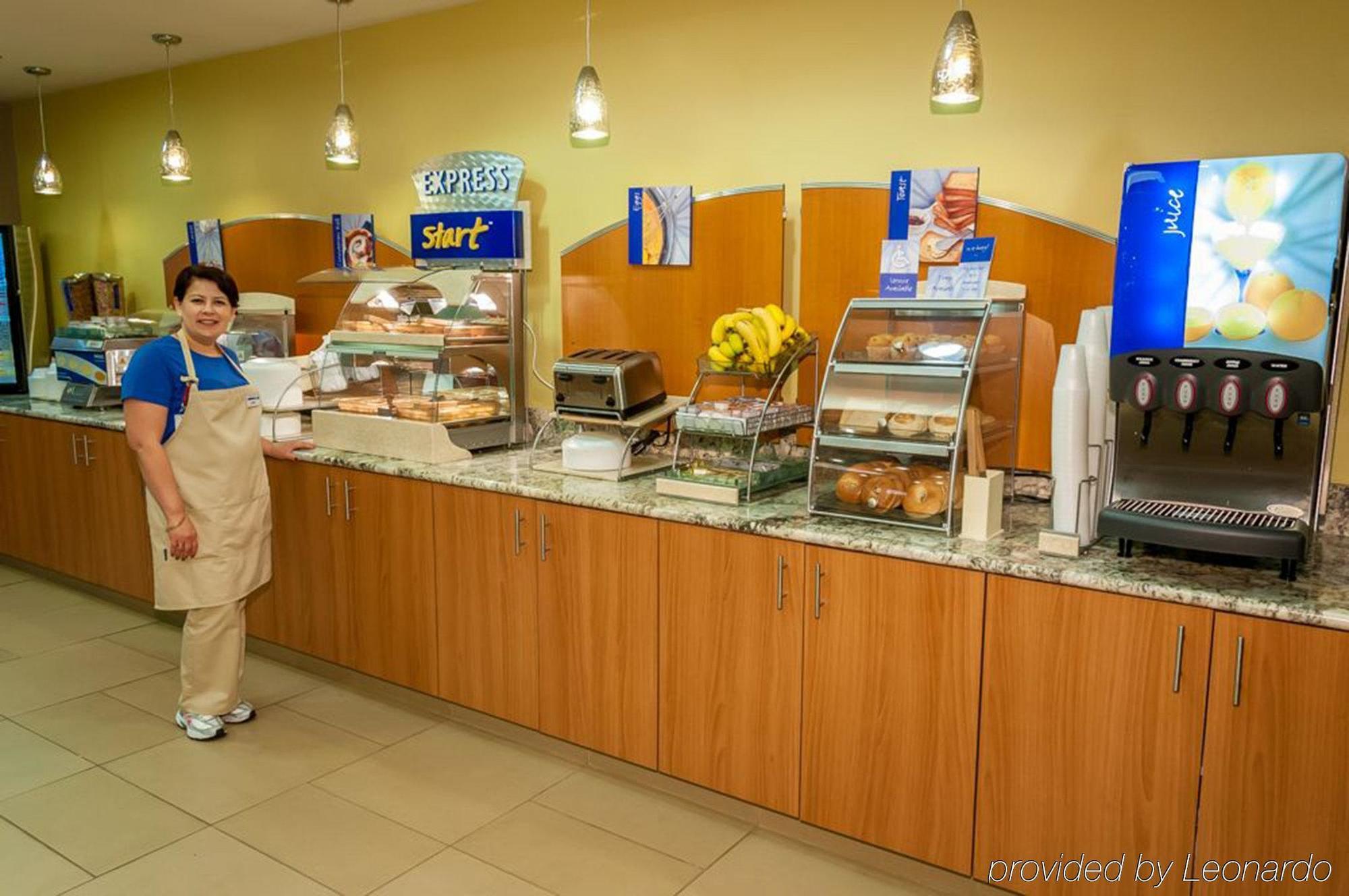 Holiday Inn Express Crestwood By Ihg מראה חיצוני תמונה