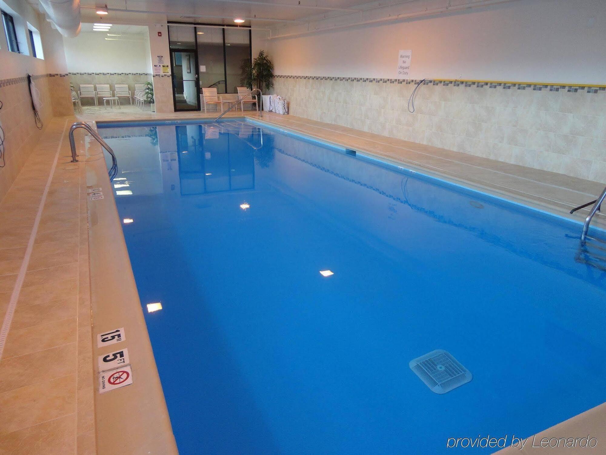 Holiday Inn Express Crestwood By Ihg מראה חיצוני תמונה